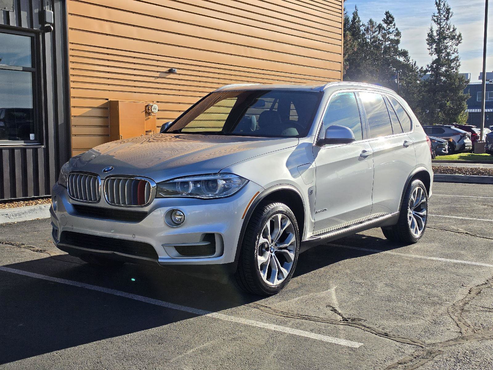 Used 2017 BMW X5 xDrive40e AWD/4WD image 1