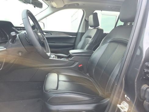 Used 2023 Jeep Grand Cherokee Limited w/ Luxury Tech Group II AWD/4WD image 10