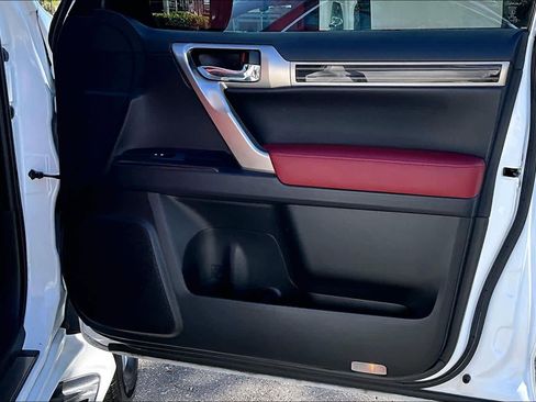 Used 2021 Lexus GX 460 Premium w/ Premium Plus Package image 27