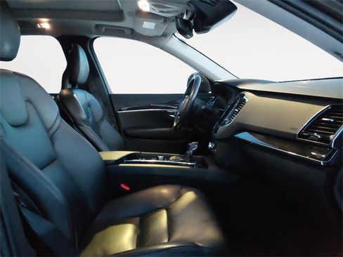 Used 2016 Volvo XC90 T6 Momentum w/ Momentum Plus Package image 15