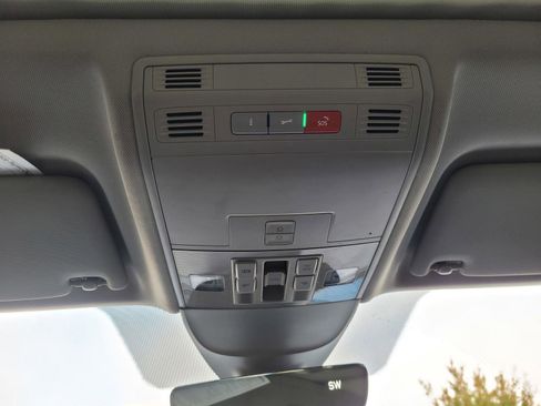 Certified 2023 Volkswagen Taos SE w/ Panoramic Sunroof Package FWD image 30