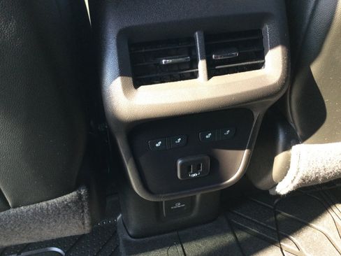 Used 2024 Chevrolet Equinox Premier AWD/4WD image 13