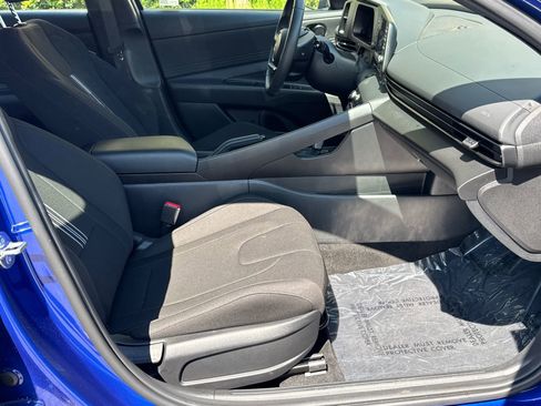 Used 2025 Hyundai Elantra Sport FWD image 13