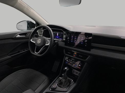 New 2026 Volkswagen Taos SE image 17