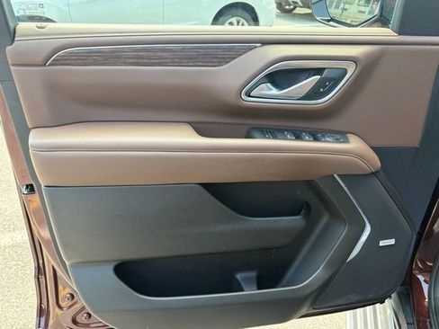 Used 2022 Chevrolet Suburban High Country AWD/4WD image 11