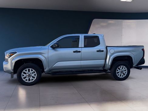 Used 2025 Toyota Tacoma SR image 2