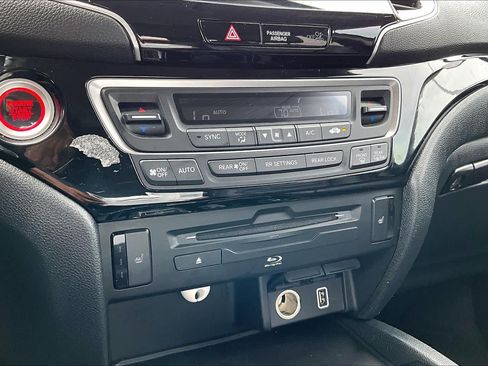 Used 2022 Honda Pilot Touring image 35
