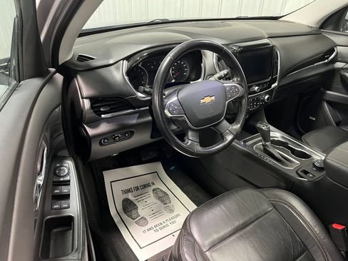 Used 2020 Chevrolet Traverse LT w/ LT Premium Package image 4