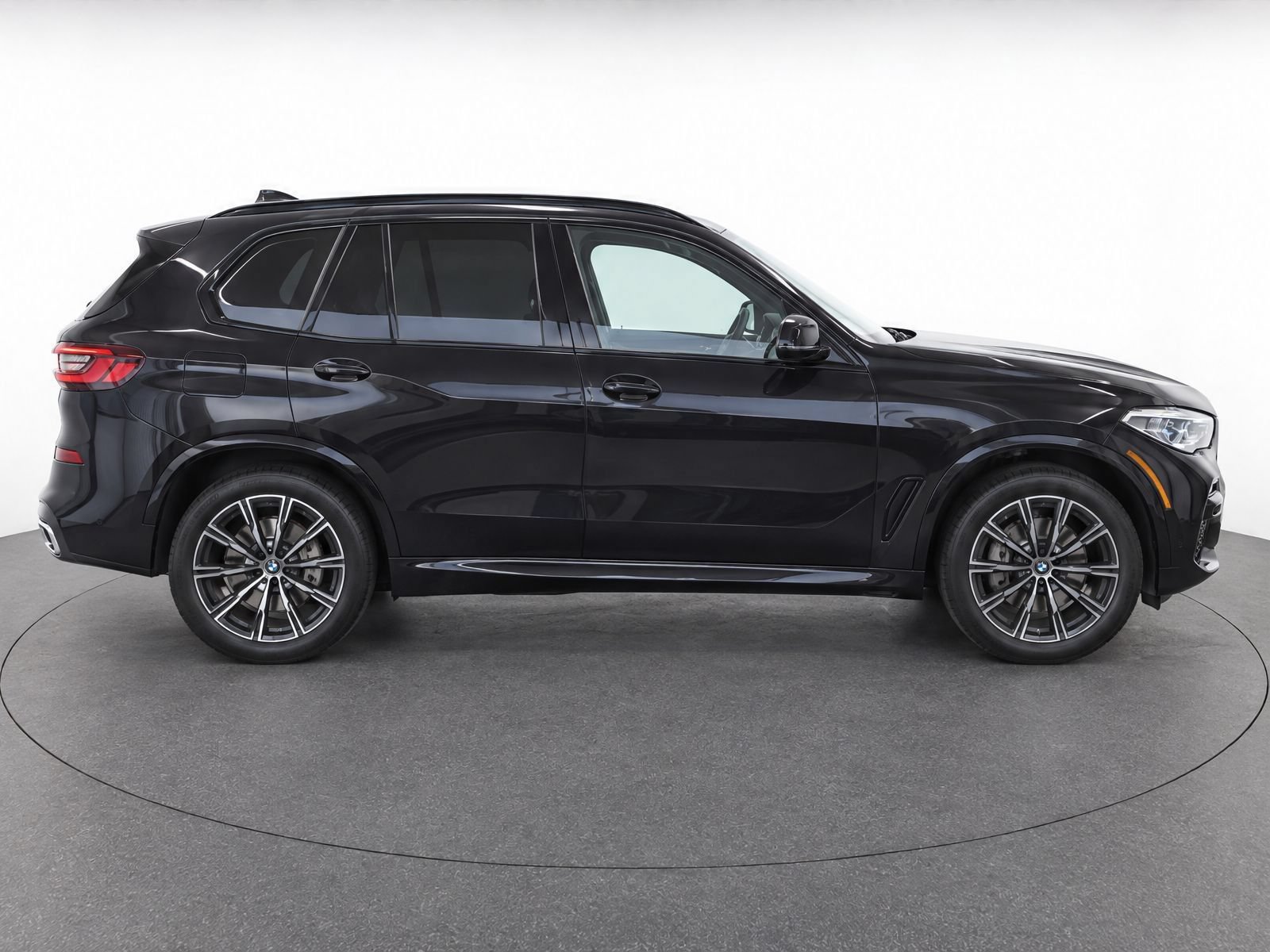 Certified 2023 BMW X5 sDrive40i w/ Executive Package RWD image 4