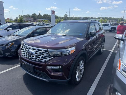 Used 2022 Ford Explorer Platinum w/ Equipment Group 601A AWD/4WD image 18