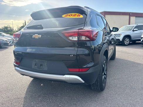Used 2025 Chevrolet TrailBlazer LT AWD/4WD image 3