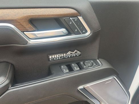 Used 2022 Chevrolet Silverado 1500 High Country w/ High Country Premium Package AWD/4WD image 12