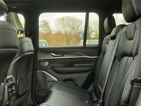 Used 2023 Jeep Grand Cherokee Overland w/ MOPAR Finishing Package image 20