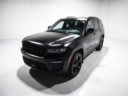 Used 2023 Jeep Grand Cherokee Altitude AWD/4WD image 7