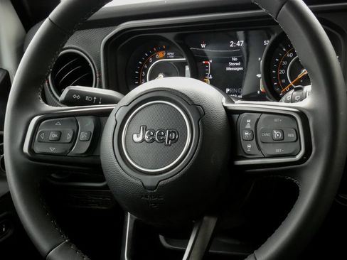 Used 2025 Jeep Wrangler Unlimited Rubicon image 10