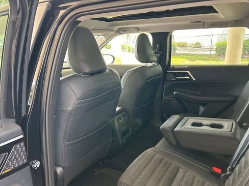 New 2025 Mitsubishi Outlander SE image 34