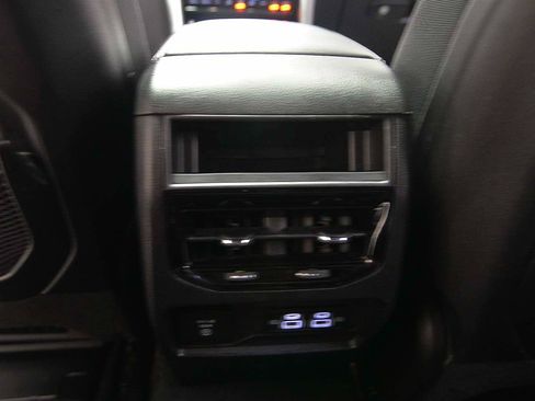 Used 2025 Jeep Grand Cherokee Altitude image 10