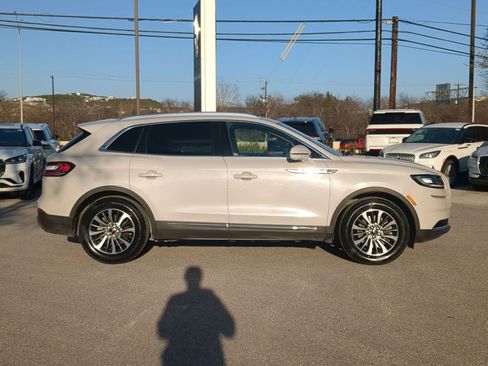 Used 2022 Lincoln Nautilus FWD w/ Premium Package image 2