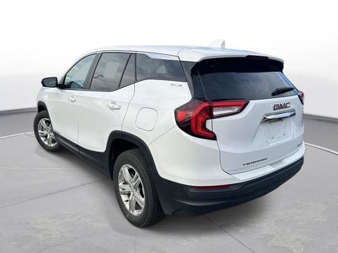 Used 2024 GMC Terrain SLE image 8