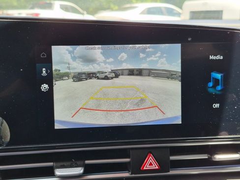 Used 2024 Hyundai Elantra SEL FWD image 13