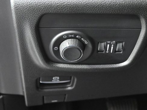 Used 2022 Jeep Grand Cherokee Altitude image 23