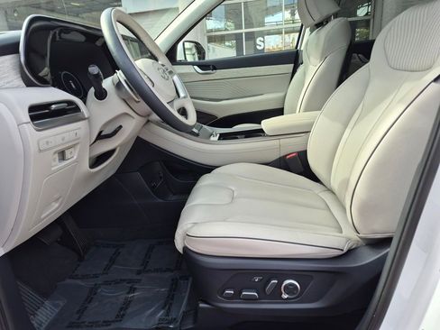 Used 2025 Hyundai Palisade Calligraphy image 2