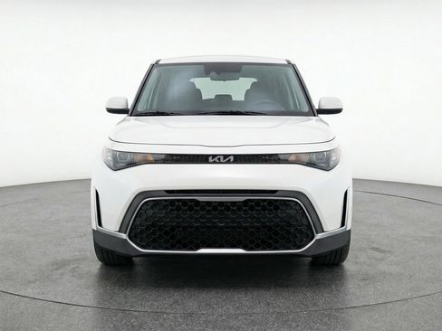 Used 2025 Kia Soul LX w/ LX Technology Package FWD image 2