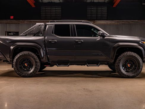 Used 2024 Toyota Tacoma TRD Off-Road w/ TRD Off Road Upgrade Package AWD/4WD image 10