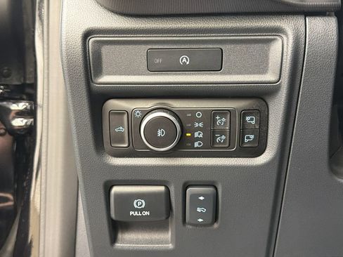 Used 2025 Ford F150 Lariat AWD/4WD image 29