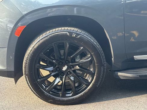 Used 2021 Cadillac Escalade Premium Luxury AWD/4WD image 19