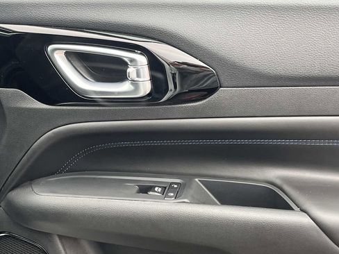 New 2026 Jeep Compass Latitude image 11