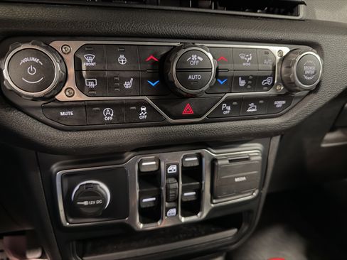 Used 2024 Jeep Wrangler Sport S image 13