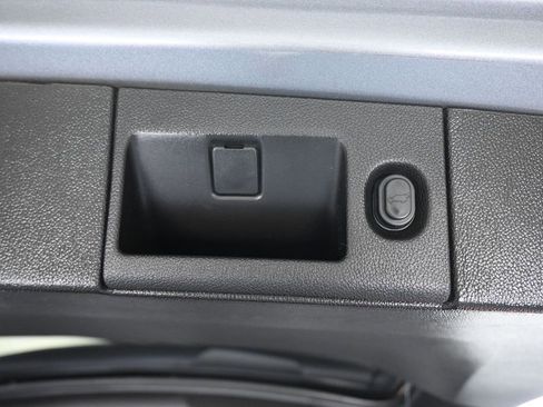 Used 2019 Chevrolet Suburban Premier w/ Premier Plus Edition AWD/4WD image 58
