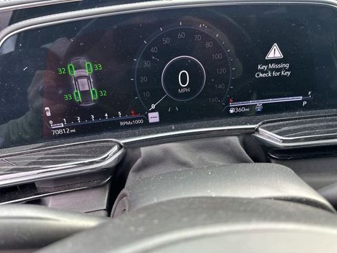 Used 2021 Cadillac Escalade ESV Sport w/ LPO, Illumination Package image 10