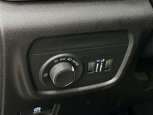 Used 2023 Jeep Grand Cherokee Altitude image 17