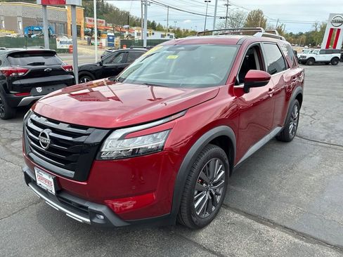 Certified 2023 Nissan Pathfinder SL w/ SL Premium Package AWD/4WD image 3