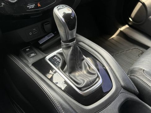 Used 2019 Nissan Rogue SL FWD image 27