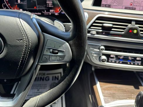Used 2022 BMW 740i w/ Premium Package RWD image 32