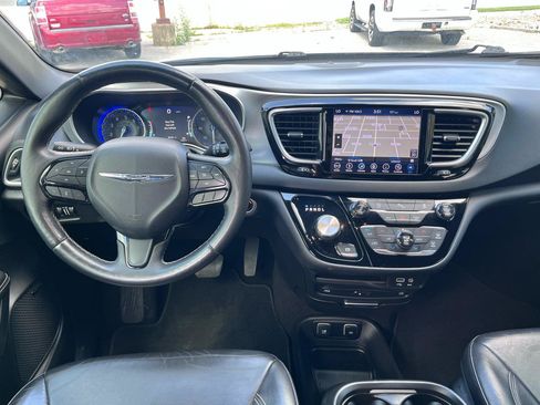 Used 2018 Chrysler Pacifica Touring-L Plus FWD image 31