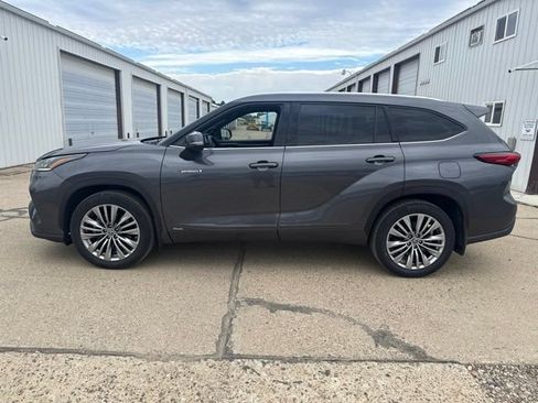 Used 2021 Toyota Highlander Platinum AWD/4WD image 9