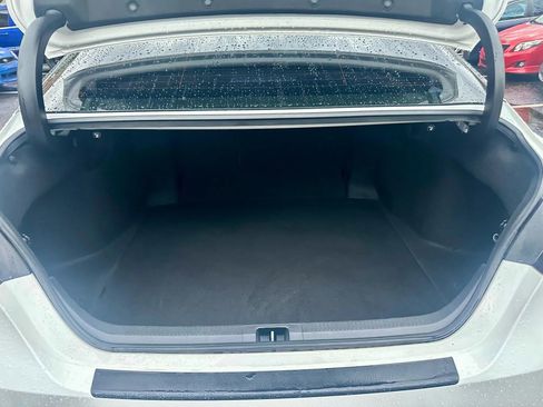 Used 2021 Toyota Camry SE image 16