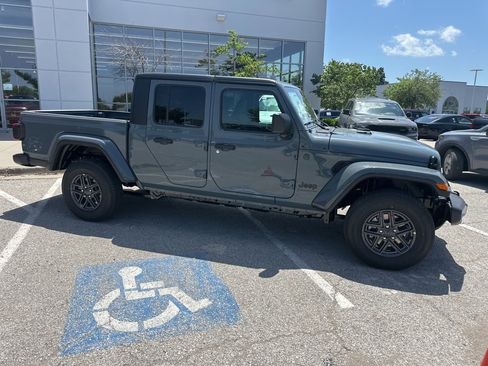 New 2025 Jeep Gladiator Sport image 37