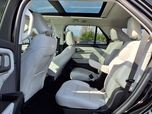 Used 2025 Ford Explorer Platinum w/ Ultimate Package image 23