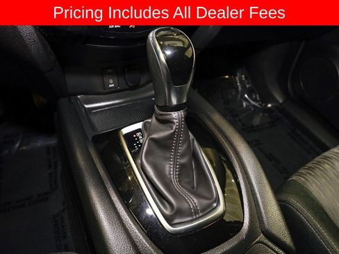 Used 2017 Nissan Rogue SV AWD/4WD image 15