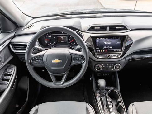 Used 2021 Chevrolet TrailBlazer LT w/ Convenience Package image 11