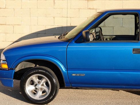 Used 2000 Chevrolet S10 Pickup LS w/ Preferred Equipment Group image 12