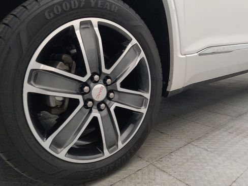 Used 2017 GMC Acadia Denali w/ Technology Package AWD/4WD image 31