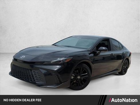 Used 2025 Toyota Camry SE FWD image 1