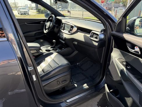 Used 2017 Kia Sorento SX image 31