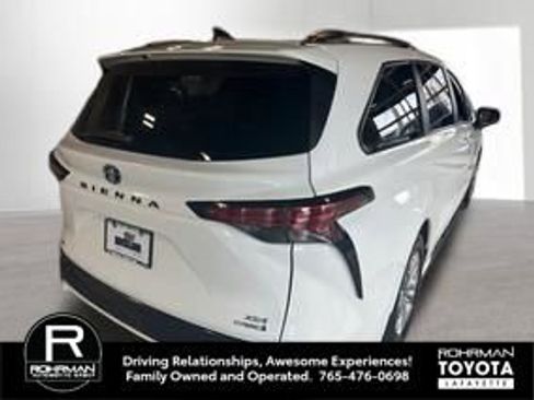 Used 2023 Toyota Sienna XSE w/ XSE Plus Package image 6